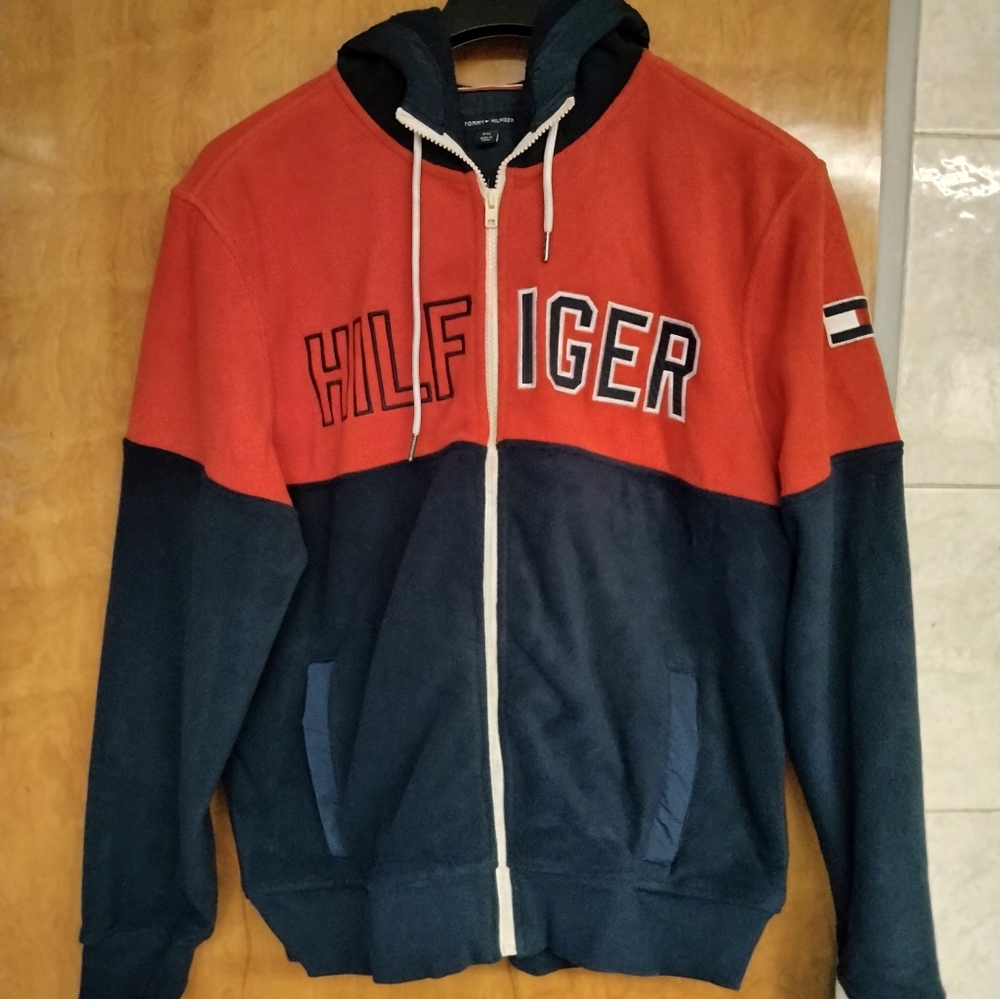 Authentic Tommy Hilfiger Mens Hoodie. Size L. Brand New w/ Tag. Super nice.